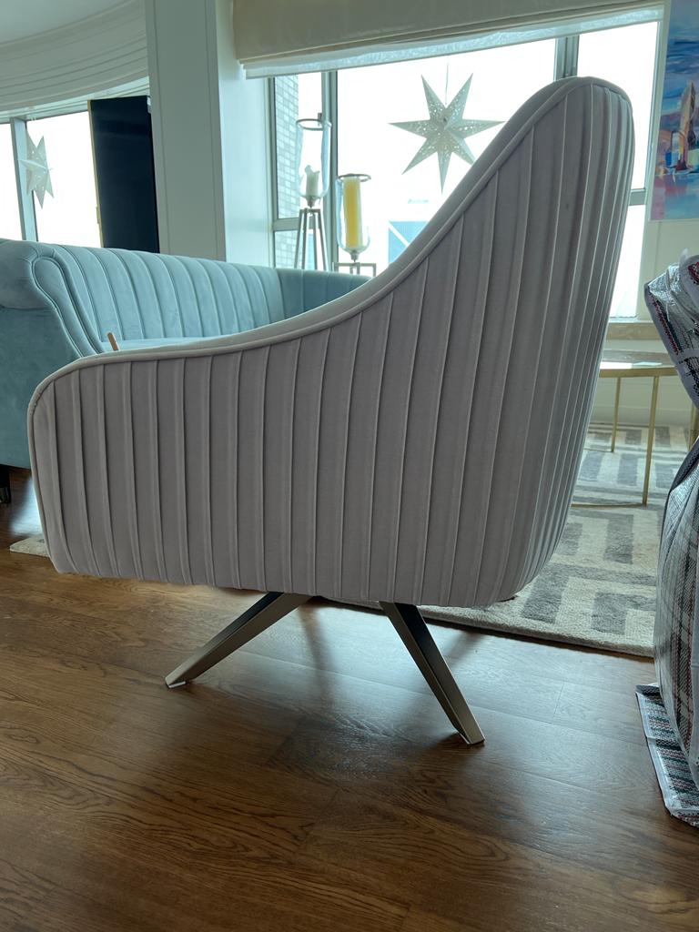 2 pcs swivel chair in pale grey velvet 灰色絨椅子兩張