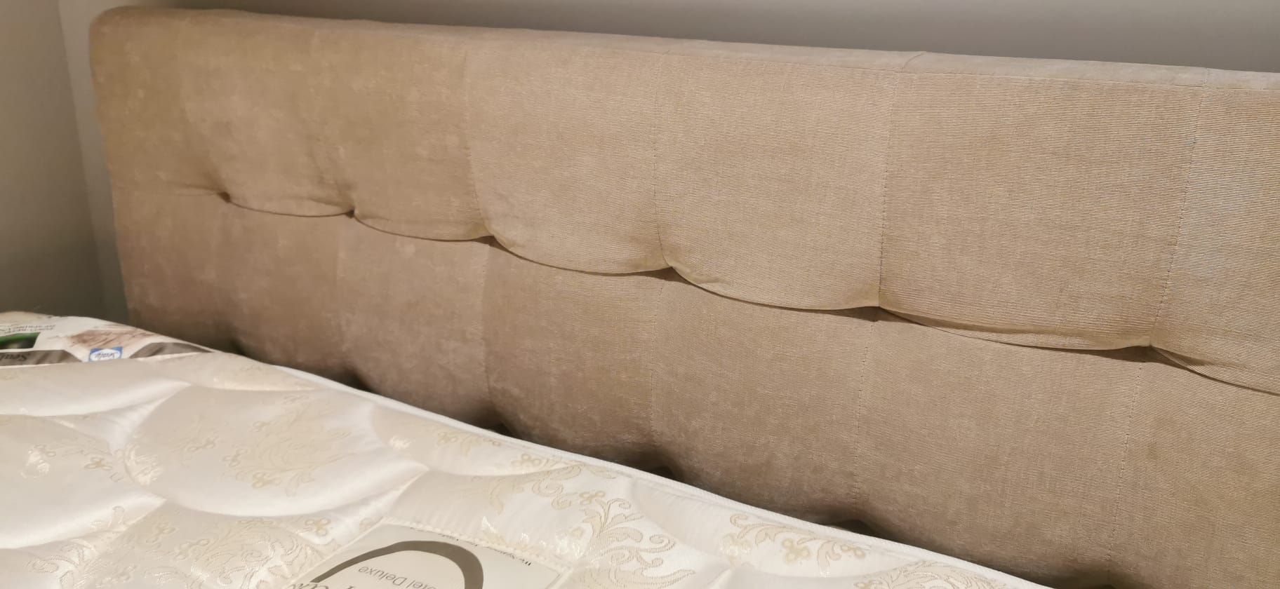 4.5 尺布藝床架 $500