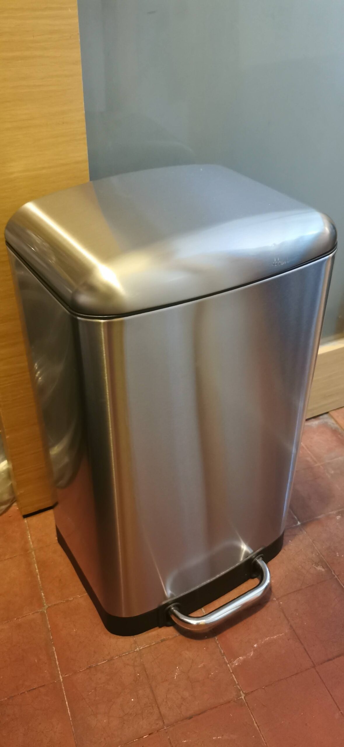 Metal rubbish Bin