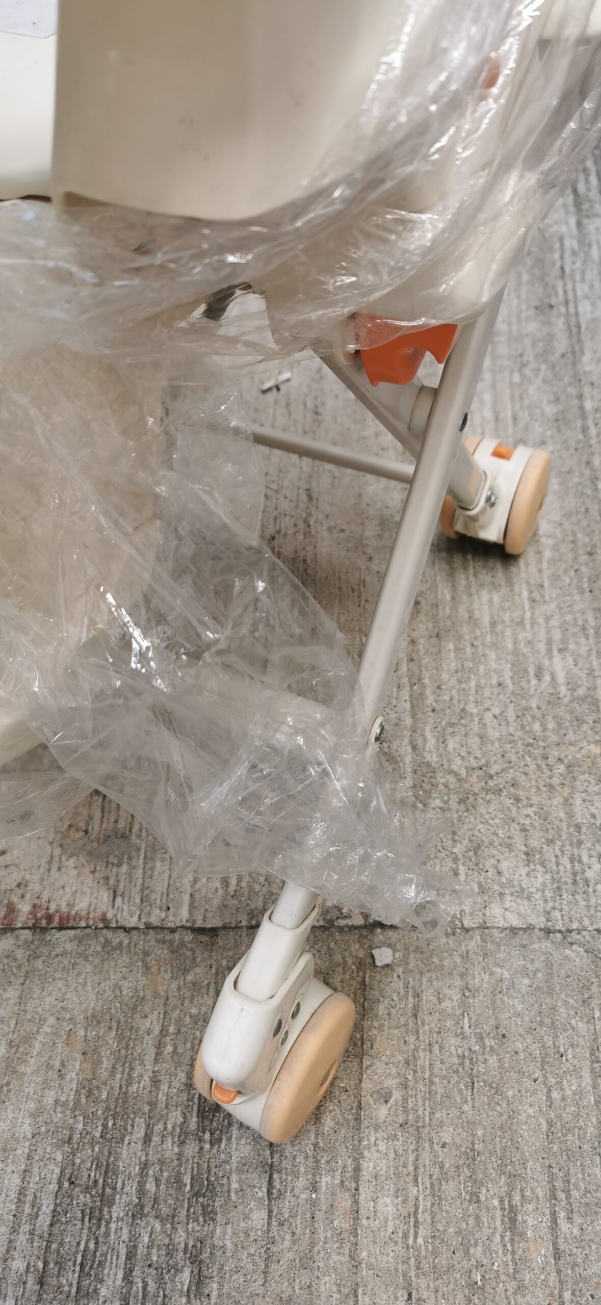 Combi Rashule 多功能餐搖椅