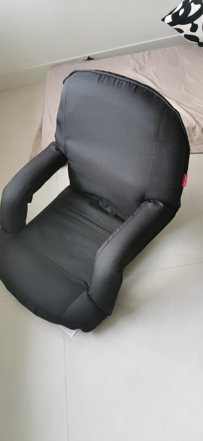 Kaki & Kaki fold-able seat