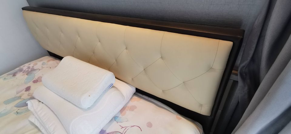 Simmons Bedframe & Mattress set